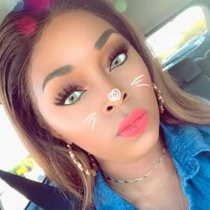 Meet your Posher, Alexis